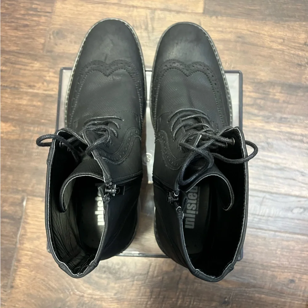 Unlisted By Kenneth Cole Buzzer Wingtip Boots Size Men’s 8 Color Black